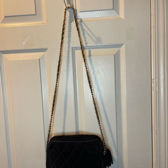 Vintage L.J.Simone Navy Blue quilted Suede crossbody bag gold tone chain accent. - Picture 5 of 12